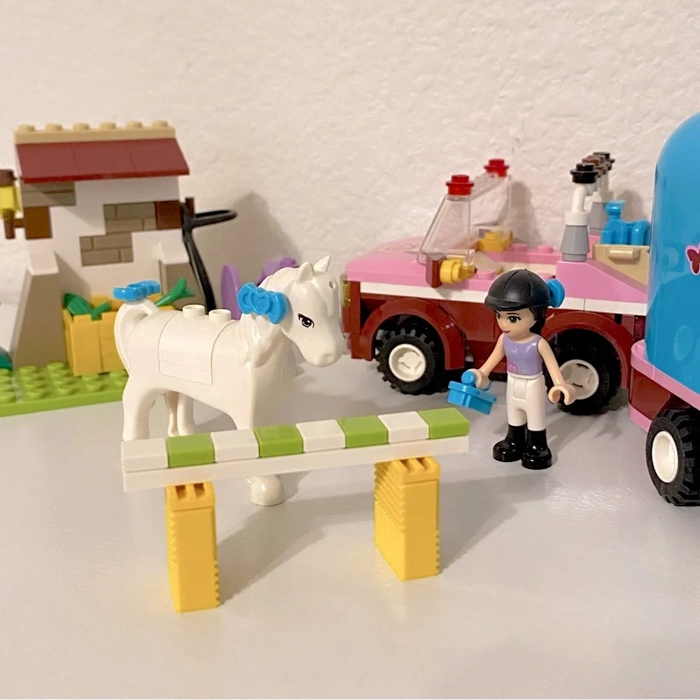 LEGO Friends #3186 Emma’s Horse Trailer Retired 2012 Set (Pre-Owned)